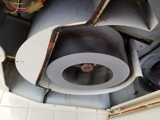 八尾市小畑にて換気扇とトイレの修繕　水漏れや各種水廻り修繕は指定業者である関西ホームズ株式会社