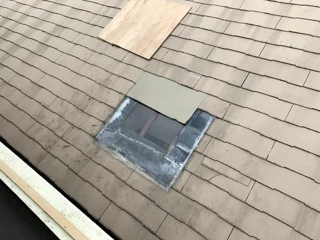 大阪市西淀川区にて屋根コロニアル瓦の修繕,雨漏り修繕,瓦差し替え工事