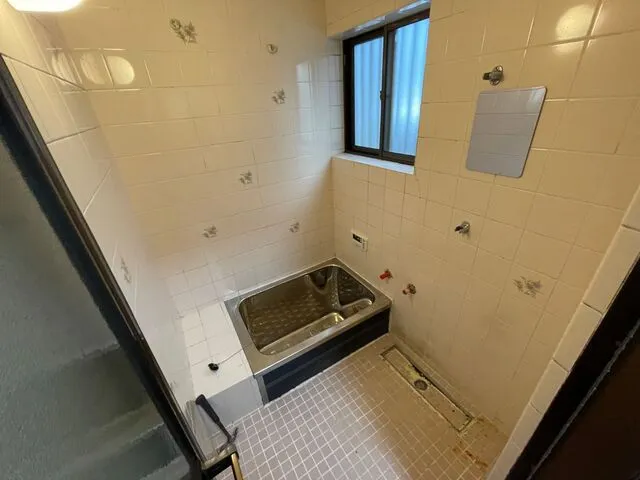 在来浴室（タイル張り浴室）からシステムバスにリフォーム