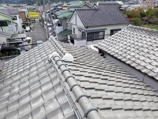 大阪で瓦屋根の修繕補修工事や漆喰工事,葺き替え工事は関西ホームズ株式会社にお任せください。 写真1