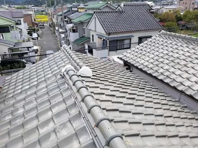 大阪で瓦屋根の修繕補修工事や漆喰工事,葺き替え工事は関西ホームズ株式会社にお任せください。 写真5