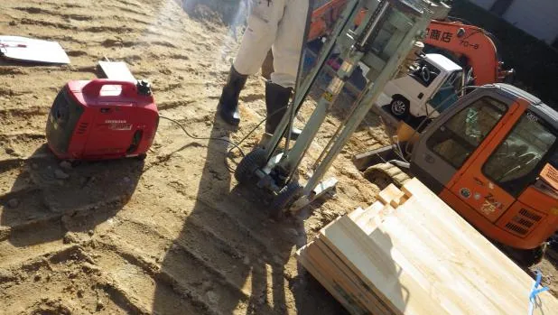 京阪沿線枚方市で地盤調査、改良、擁壁型枠工事、上下水配管工事、関西ホームズ㈱