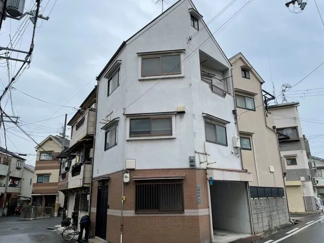 門真市月出町にて収益戸建て住宅のリフォーム！　外壁塗装・内装リフォーム