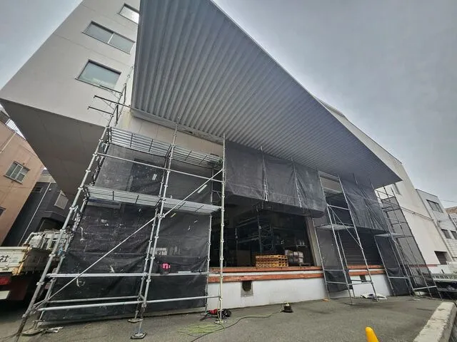 西九条にて工場の雨樋改修工事・折板屋根一部改修・水切り工事