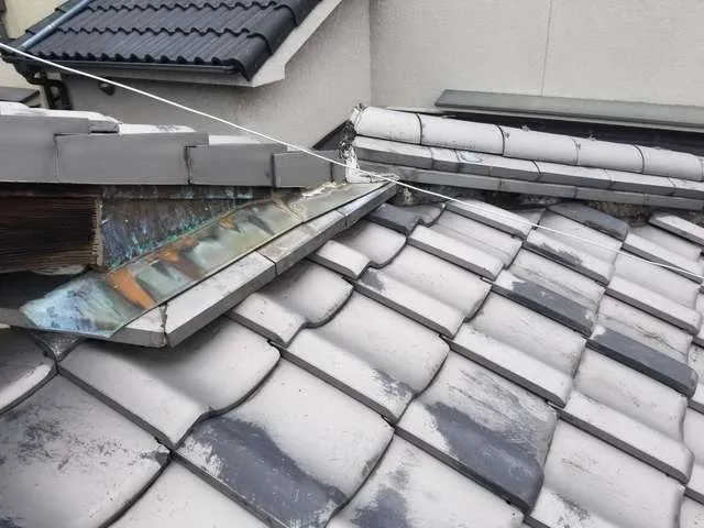 八尾市での屋根修繕工事,内装クロス張替,雨漏り修繕は関西ホームズ株式会社 写真3