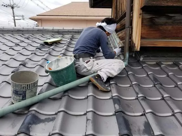 八尾市での屋根修繕工事,内装クロス張替,雨漏り修繕は関西ホームズ株式会社 写真7