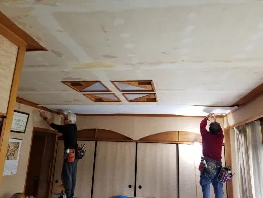 八尾市での屋根修繕工事,内装クロス張替,雨漏り修繕は関西ホームズ株式会社 写真12