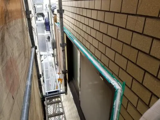 大阪で壁面からの漏水,サッシからの漏水,雨漏り修繕は確実施工の関西ホームズ株式会社にお任せ。 写真2