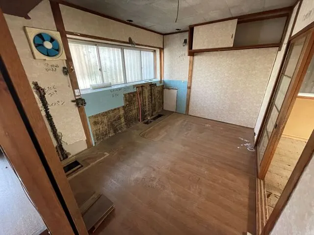 寝屋川市高柳にて収益戸建て住宅にリフォーム