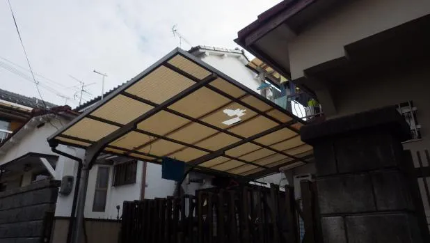 大阪で波板張替え,ポリカ張替えは大阪最安値を目指す関西ホームズにお任せください! 写真2