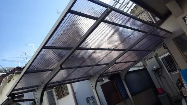 大阪で波板張替え,ポリカ張替えは大阪最安値を目指す関西ホームズにお任せください! 写真3