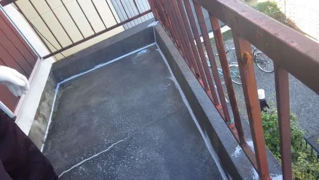 京阪沿線枚方市にてベランダ防水,修繕工事は関西ホームズコミコミリフォームバリュー 写真3