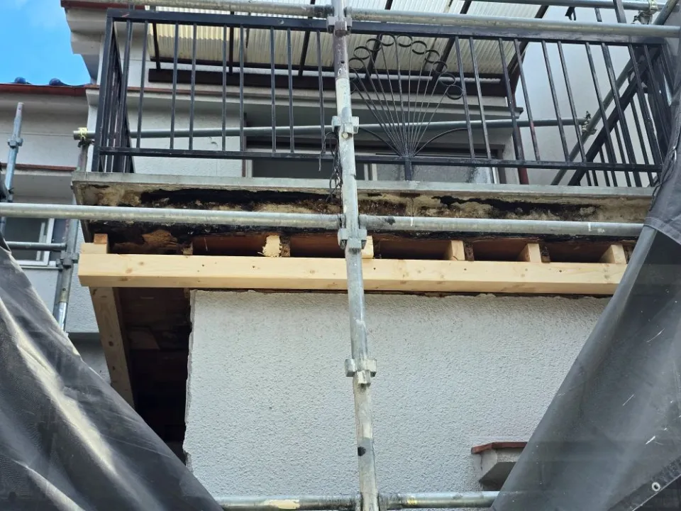 戸建て住宅外装修繕工事・システムバス拡張・増築・外装リフォーム・外壁タイル損傷崩落修繕・外装修繕その他多数 写真5