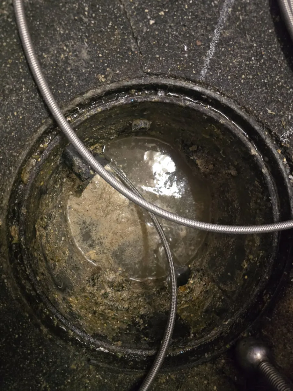 居酒屋・各種テナント飲食店等の排水管洗浄・詰まり解消・配管の詰まり予防 写真2