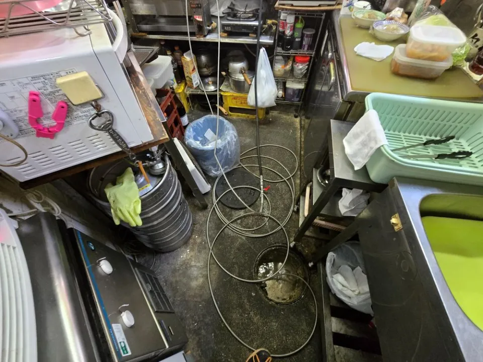 居酒屋・各種テナント飲食店等の排水管洗浄・詰まり解消・配管の詰まり予防 写真3