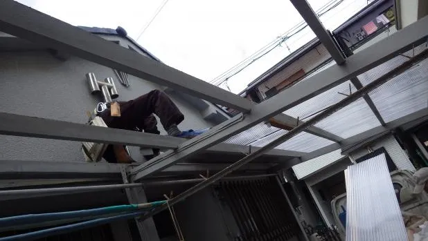 大阪で波板張替え,ポリカーボネート,大阪最安値を目指す関西ホームズにお任せください! 写真6