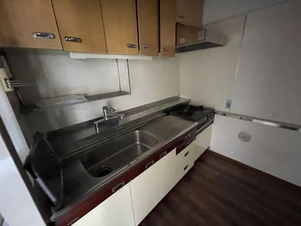 八尾市にてマンション内装建具交換・システムキッチンに変更