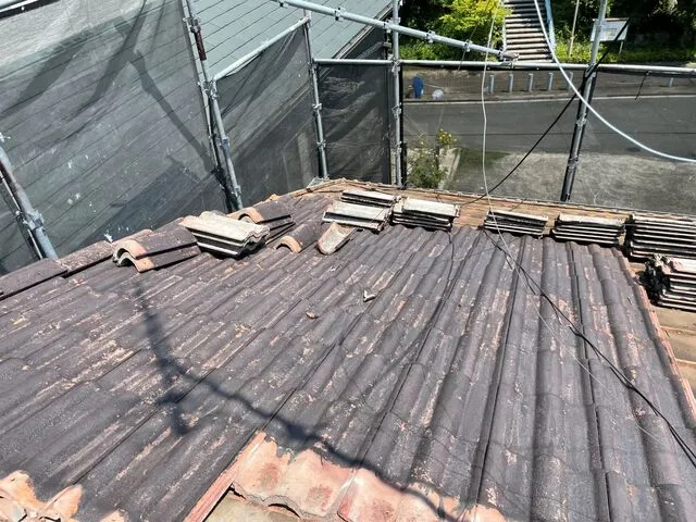 西淀川区にて収益物件アパートの屋根葺き替え工事,ガルバリウム鋼板葺き