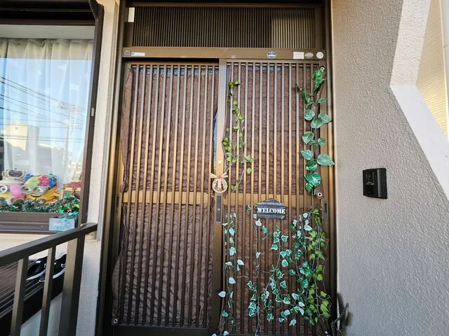 大阪　寝屋川市にて玄関サッシ交換・カバー工法